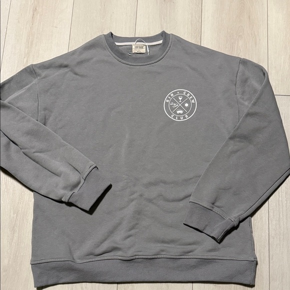Baby Barn Tops - Women’s Gray Crewneck Sweater size S Kin Crew Club